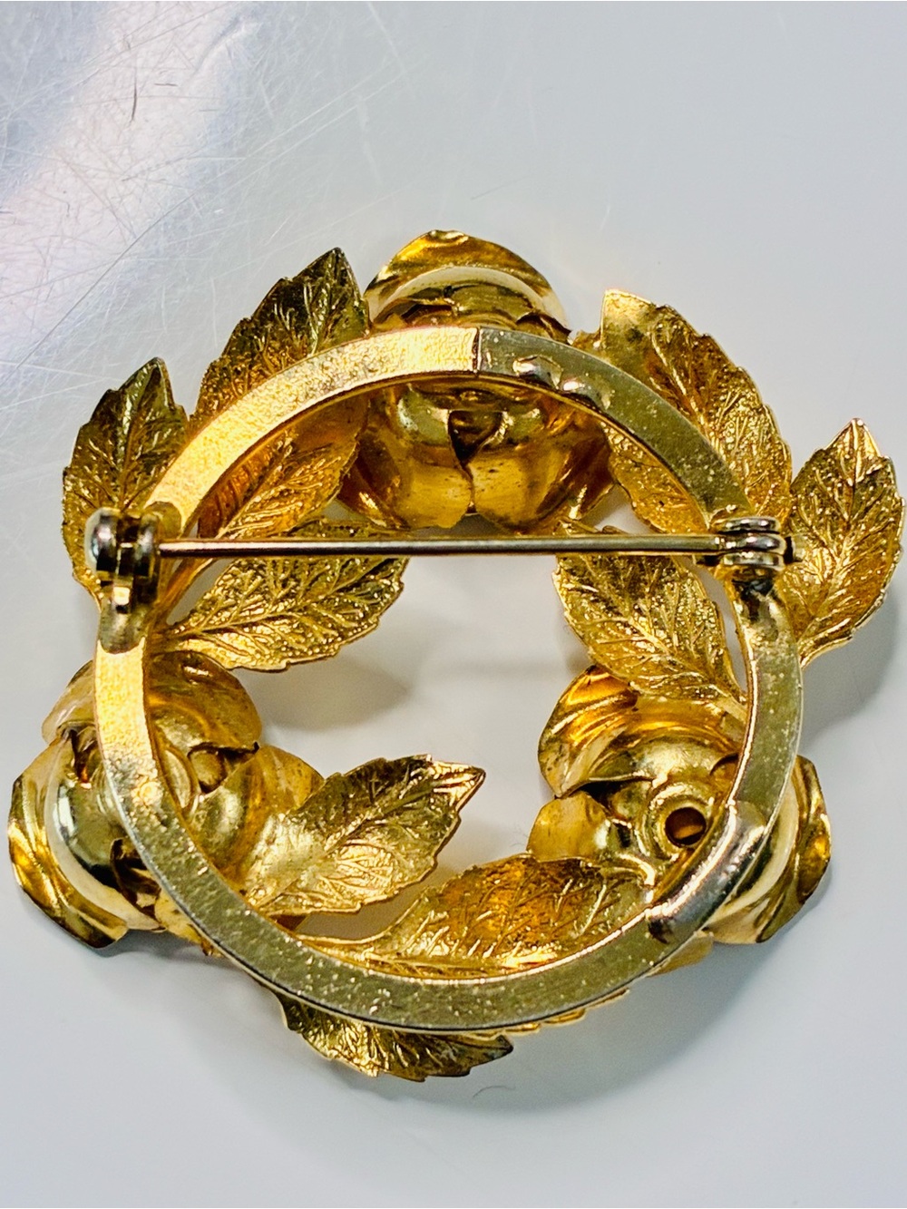 VTG Gold Floral Wreath Brooch - Understated Wealth Classic Women Jewelry EUC - Picture 7 of 11